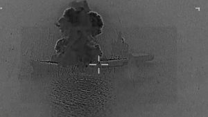 Οι ΗΠΑ βύθισαν ιρανικό αεροπλανοφόρο μεταφοράς drones – “Έχουμε καταστρέψει πάνω από 30 πλοία” (βίντεο)