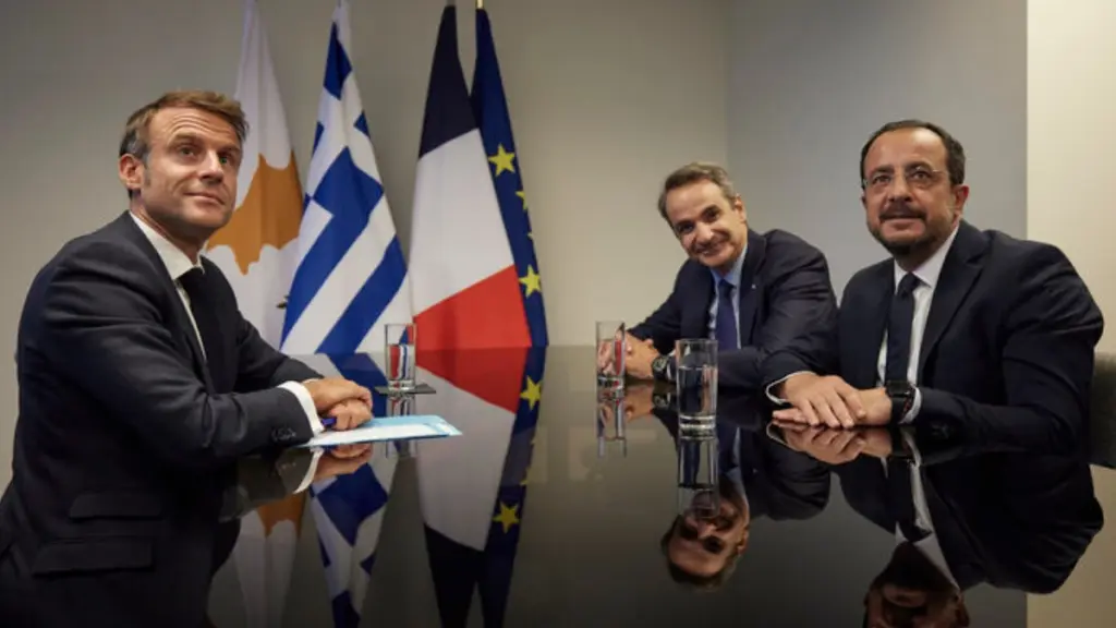 Ευρωπαϊκή “ασπίδα” στην Κύπρο: Σήμερα στην Πάφο η τριμερής Μητσοτάκη με Μακρόν και Χριστοδουλίδη