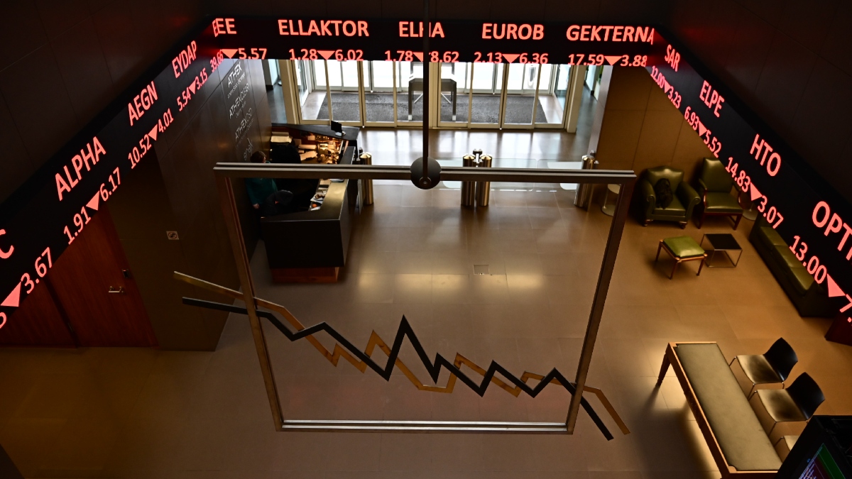 Ισχυρές πιέσεις στο Χρηματιστήριο Αθηνών – Άνοιξε με απώλειες 2,41%