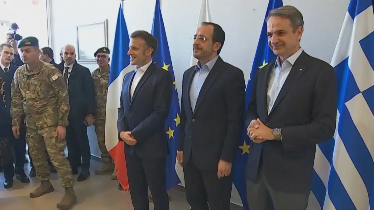Κύπρος: Ολοκληρώθηκε η τριμερής Μητσοτάκη, Μακρόν, Χριστοδουλίδη στην Πάφο (βίντεο)