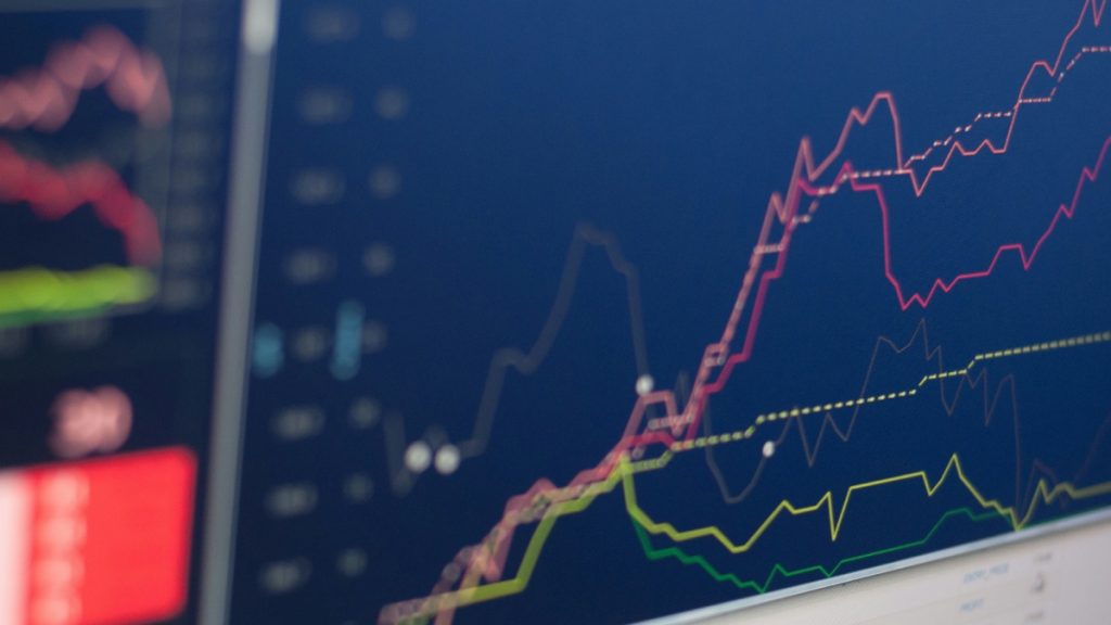 Σοκ στις διεθνείς αγορές από το ιστορικό άλμα των τιμών του πετρελαίου – Στα ύψη και το φυσικό αέριο