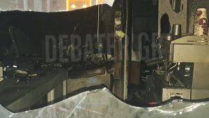 Άγιοι Ανάργυροι: Εμπρησμός σε καφετέρια – Έσπασαν την τζαμαρία και έβαλαν φωτιά
