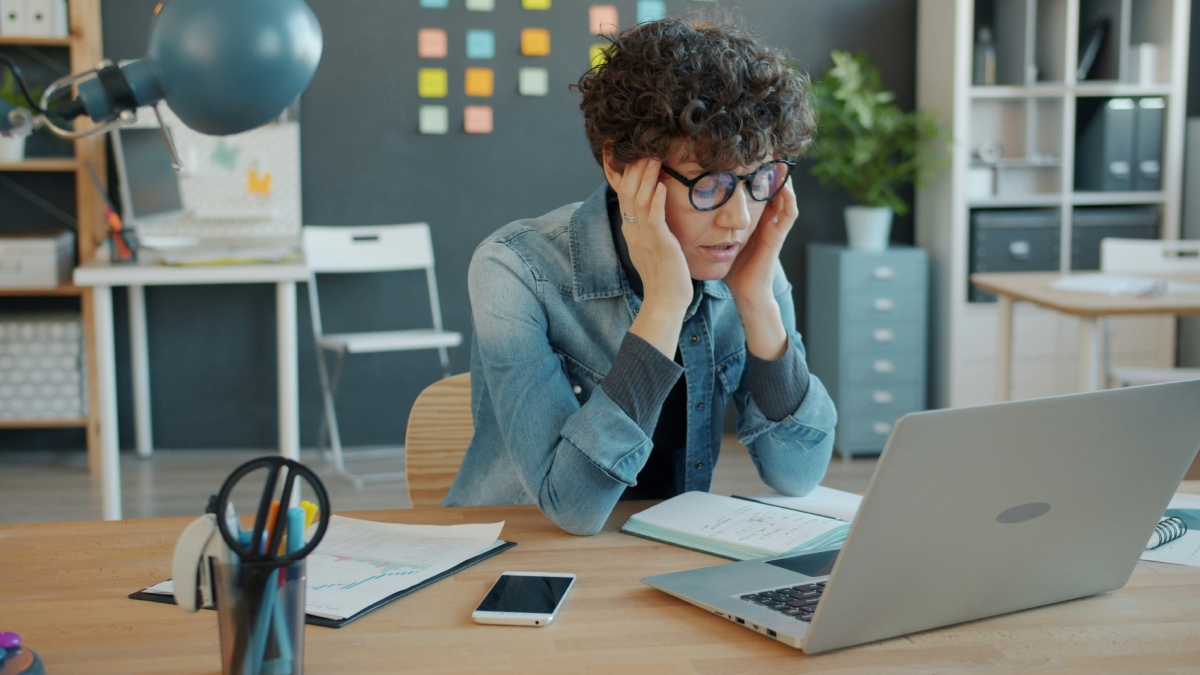 Ημικρανία: Τρία στα τέσσερα άτομα που υποφέρουν είναι γυναίκες