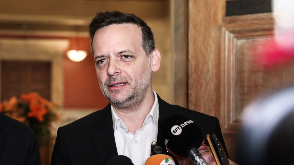 Δούκας για τη διεύρυνση στο ΠΑΣΟΚ: “Φύρδην μίγδην – Φαίνεται σαν να αγοράζουμε στελέχη από το καλάθι”