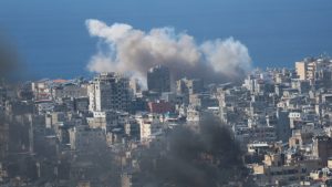 Νέες επιθέσεις του Ισραήλ σε Τεχεράνη και νότιο Λίβανο – Το Ιράν απειλεί με μπλόκο στη μεταφορά πετρελαίου