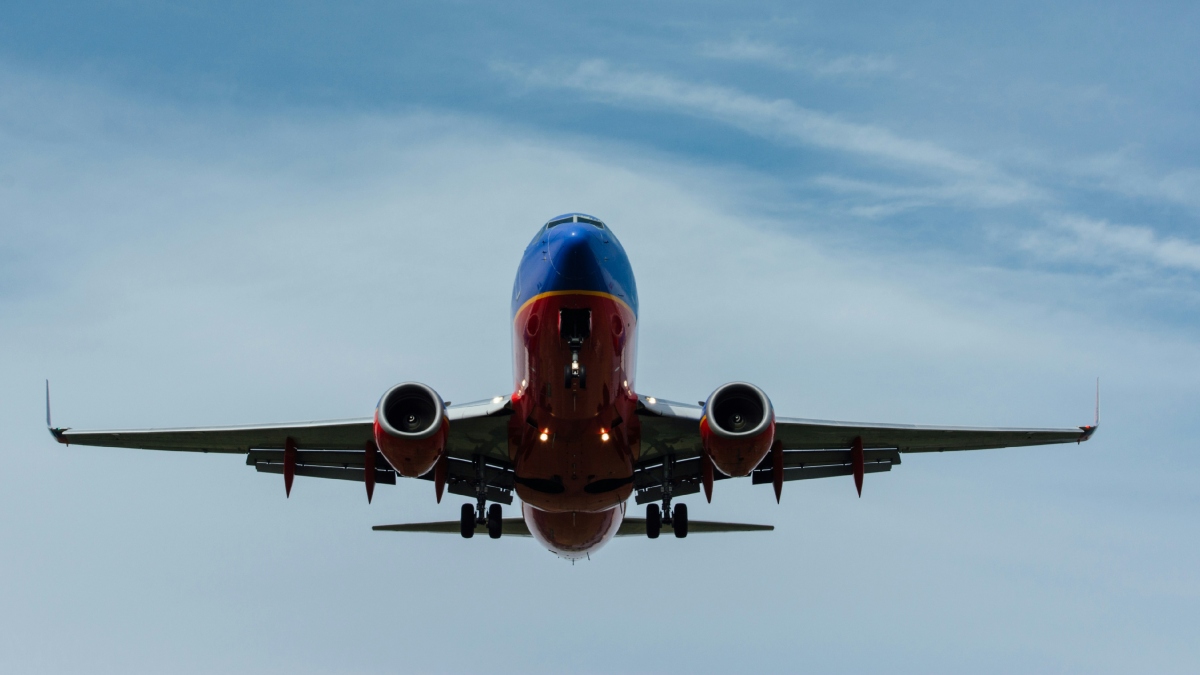 Ποιες αεροπορικές εταιρείες αύξησαν τις τιμές των εισιτηρίων λόγω του πολέμου στη Μέση Ανατολή