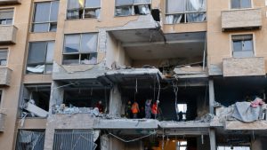 Νεότερα για τον Μοτζτάμπα Χαμενεΐ, τραυματισμένος σύμφωνα με τους ΝΥΤ – 4 νεκροί από χτύπημα σε πολυκατοικία στη Βηρυτό