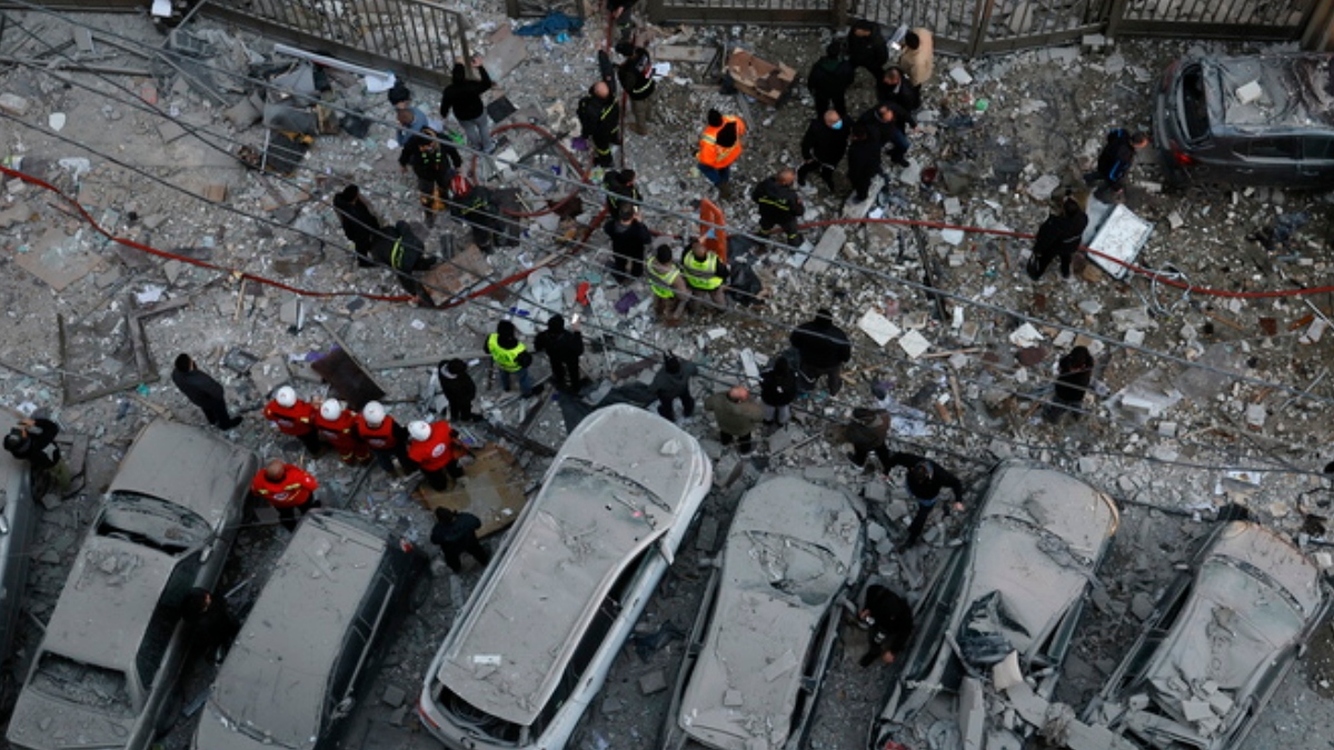 Χτυπήθηκαν 3 πλοία στα Στενά του Ορμούζ – Το Ιράν απειλεί κολοσσούς και τράπεζες στη Μέση Ανατολή – 11 νεκροί στον Λίβανο