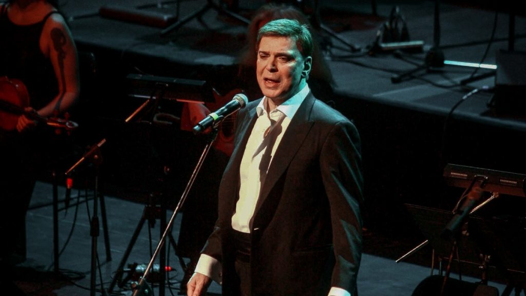 Λόλα Νταϊφά στο DEBATER: “Ο Γιώργος Μαρίνος ήταν ένας Αμερικάνος του Bel Canto – Έφερε το σόου στην Ελλάδα”