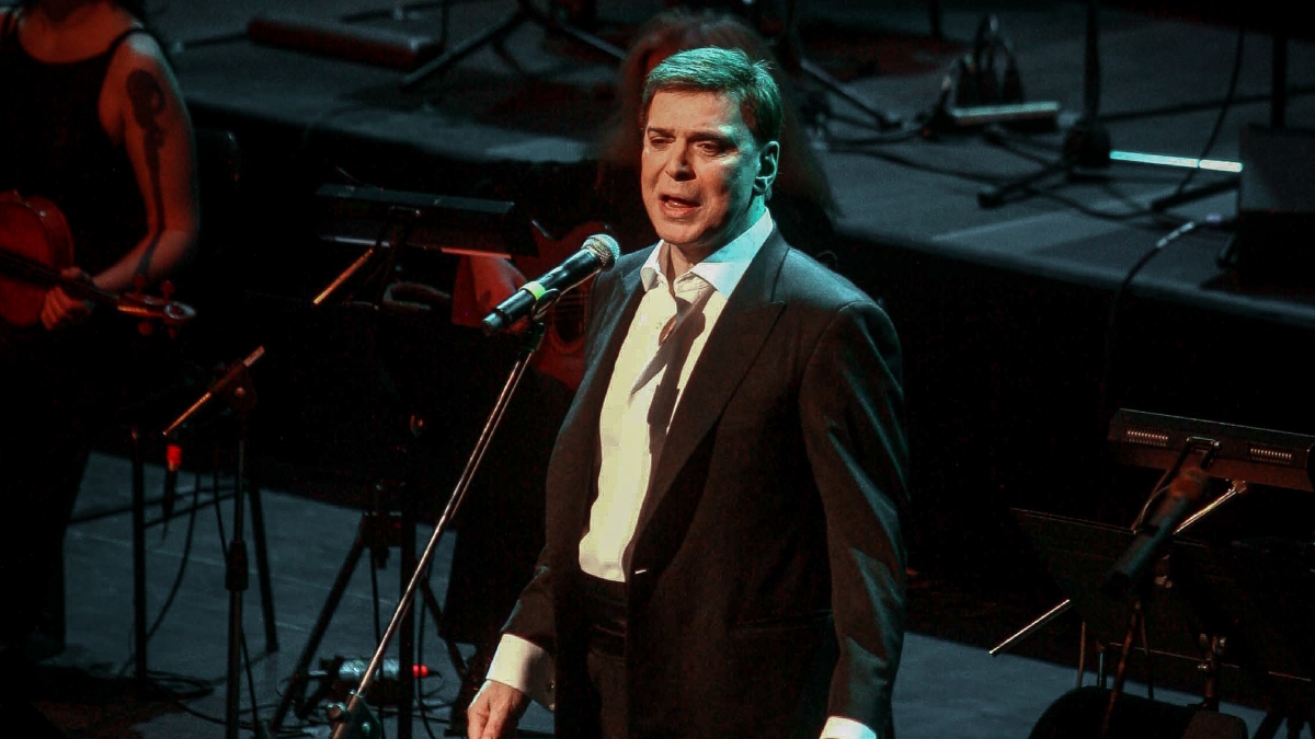 Λόλα Νταϊφά στο DEBATER: “Ο Γιώργος Μαρίνος ήταν ένας Αμερικάνος του Bel Canto – Έφερε το σόου στην Ελλάδα”