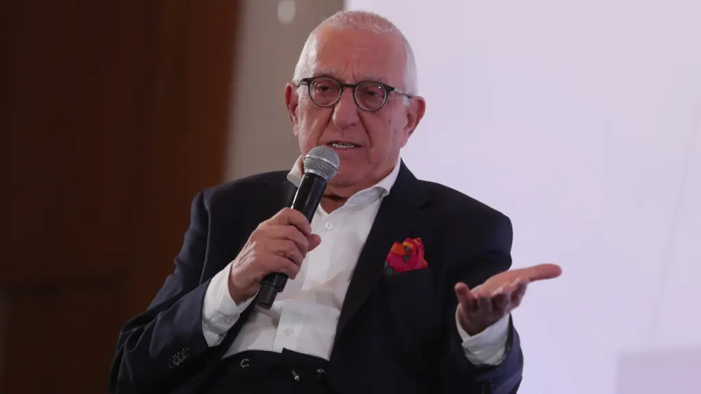 Νικήτας Κακλαμάνης για Γιώργο Μαρίνο: “Έκλεισε τα φώτα της πλατείας, αφήνοντας πίσω του ένα δώρο: την τέχνη του”
