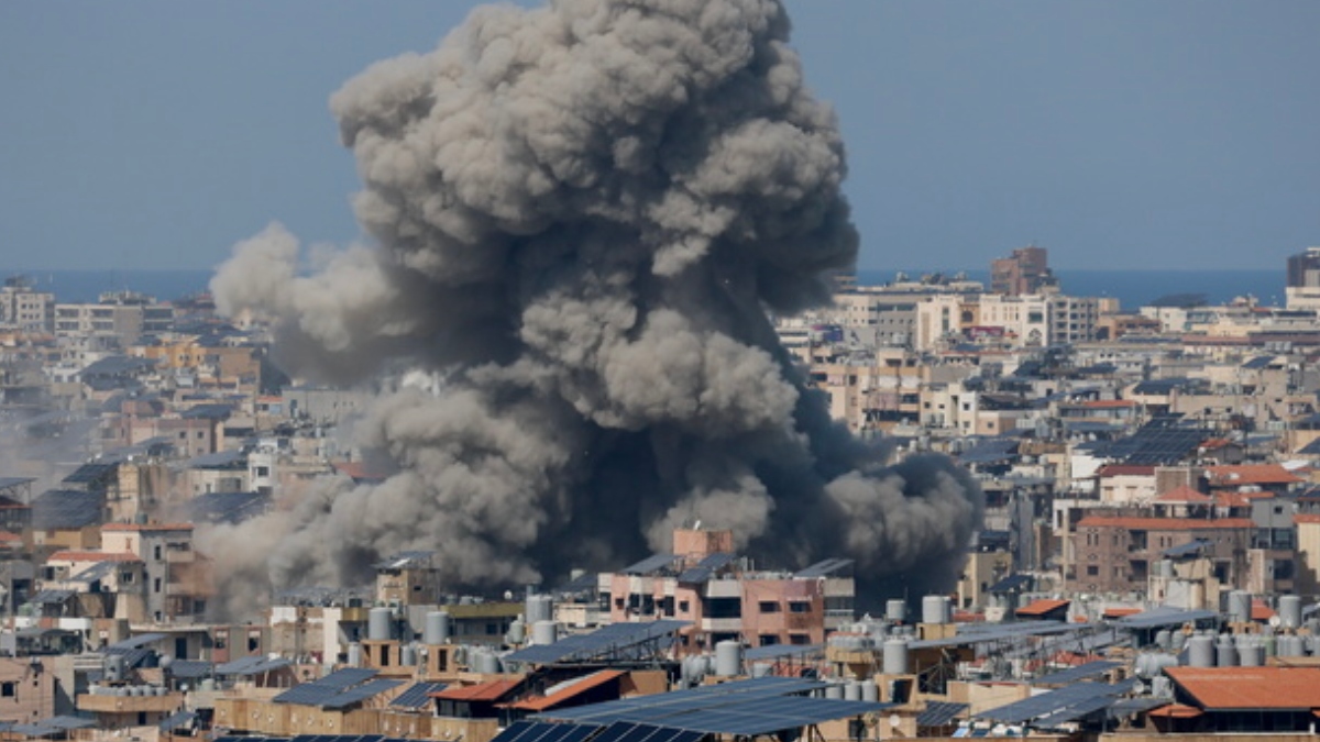 Μπαράζ επιθέσεων στο Ισραήλ, το Ιράν λέει ότι έπληξε σημαντικούς στόχους – “Κόλαση” στον Περσικό Κόλπο