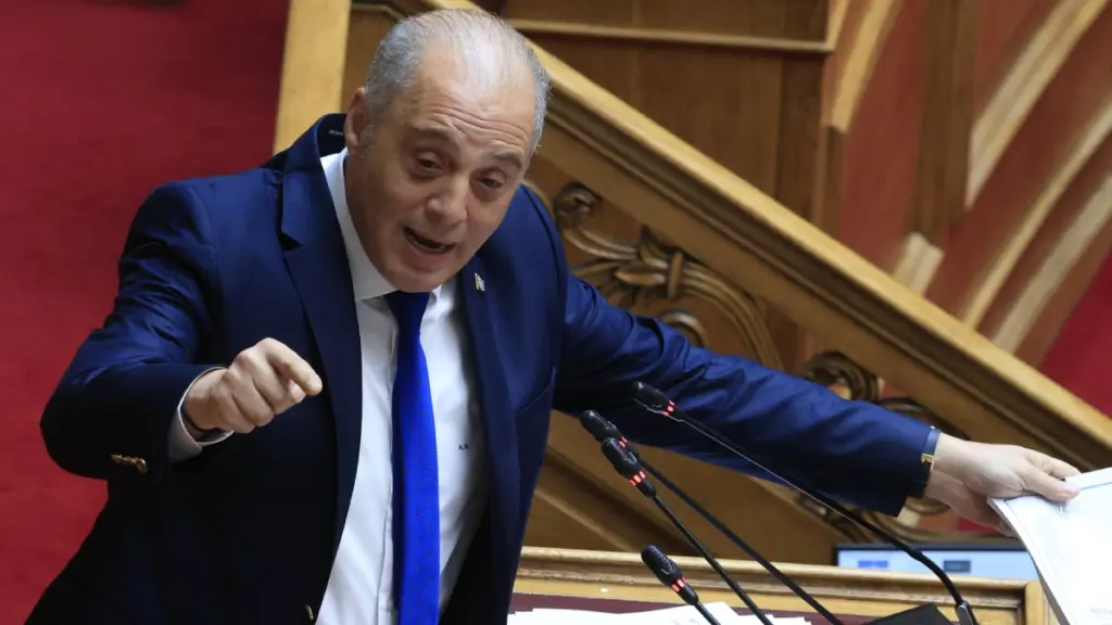 Ο Βελόπουλος εξύμνησε τη Χούντα στη Βουλή:  “Η μόνη σοβαρή δουλειά στις εξορύξεις έγινε την 7ετία”