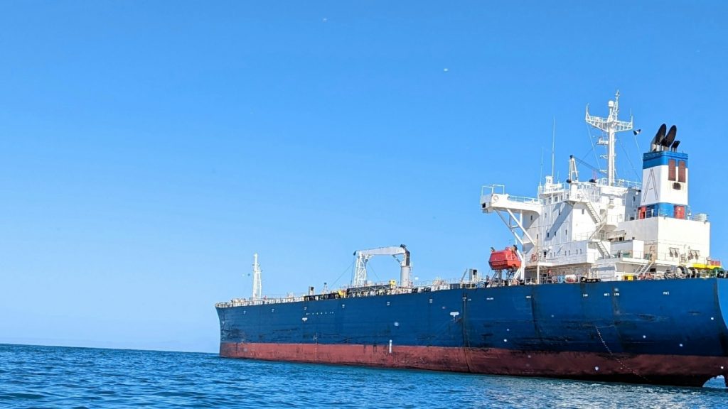 Οι ΗΠΑ αίρουν για έναν μήνα τις κυρώσεις στο ρωσικό πετρέλαιο – “Πανηγυρίζει” ο Πούτιν