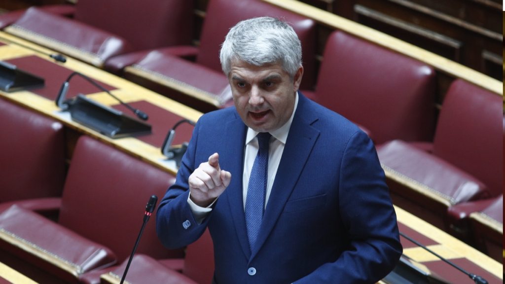 Οδυσσέας Κωνσταντινόπουλος: Παραδίδει την έδρα του στο ΠΑΣΟΚ, μετά τη διαγραφή του