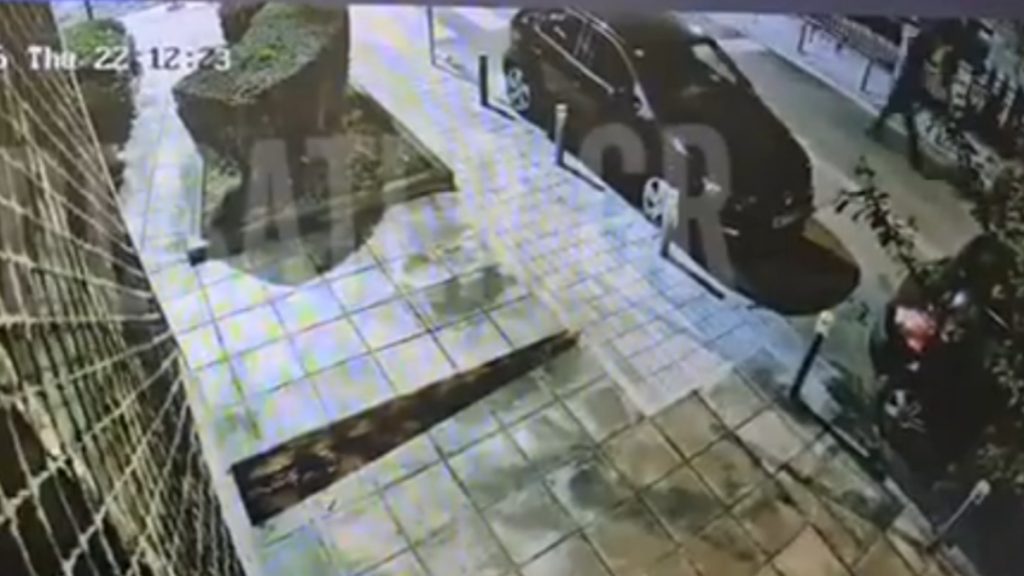 Δολοφονία στη Θεσσαλονίκη: Νέο βίντεο ντοκουμέντο με τον 20χρονο λίγα δευτερόλεπτα αφού έχει μαχαιρωθεί