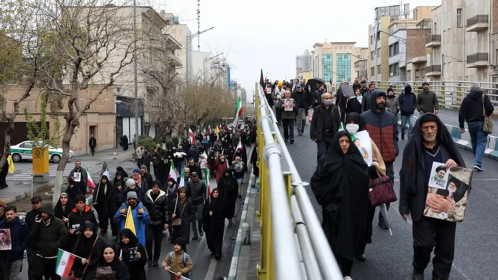 Μία νεκρή από ισραηλινή επιδρομή κοντά σε διαδήλωση στην Τεχεράνη – Ο Τραμπ απειλεί το Ιράν με νέο σκληρό χτύπημα