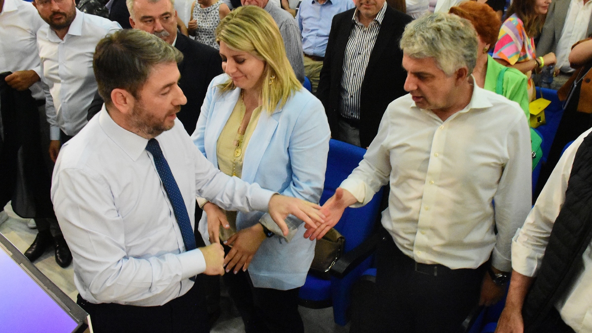 ΠΑΣΟΚ για τα εσωκομματικά “πυρά” για Κωνσταντινόπουλο: “Διεγράφη γιατί συστηματικά πυροβολούσε τα πόδια του κόμματος”