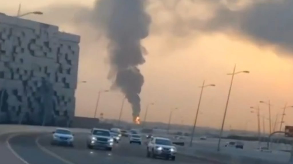 Ολονύχτιες επιθέσεις στη Μέση Ανατολή, drones κοντά στο αεροδρόμιο του Ντουμπάι – Τραμπ: “Το Ιράν δεν είναι έτοιμο για συμφωνία”