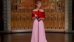 Όσκαρ 2026: Η Jessie Buckley αφιέρωσε το βραβείο Α’ Γυναικείου Ρόλου “στο όμορφο χάος της καρδιάς μιας μητέρας»