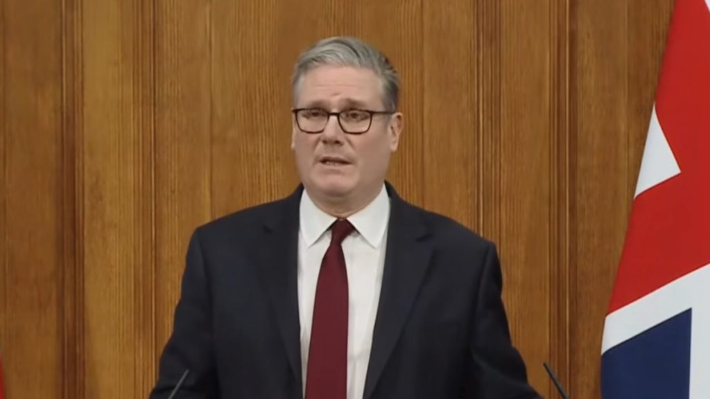 Ξεκάθαρος ο Στάρμερ: “Η Βρετανία δεν θα εμπλακεί στρατιωτικά στη σύγκρουση”