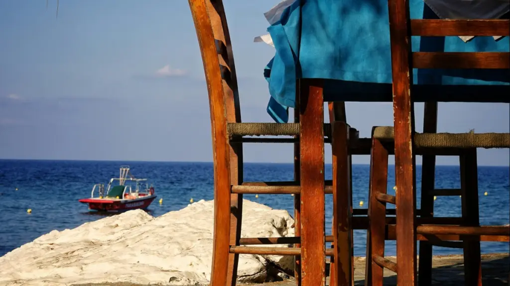 ΑΑΔΕ: «Λαβράκι» σε γνωστό beach club στην Πάρο – 174 αποδείξεις άνω των 10.000 ευρώ δεν είχαν εκδοθεί