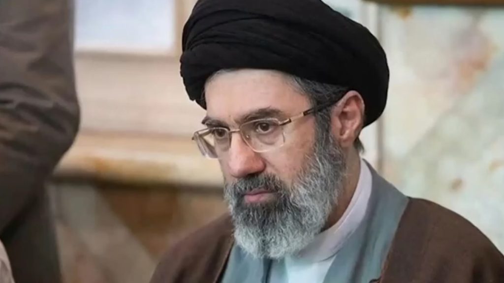 Μοτζτάμπα Χαμενεΐ: “Όχι” στις προτάσεις για αποκλιμάκωση της έντασης ή σε εκεχειρία με τις ΗΠΑ