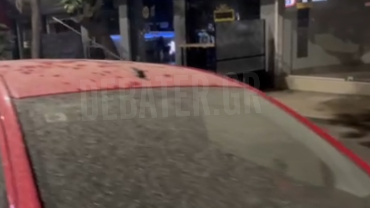 Λασποβροχή τη νύχτα στην Αττική – Τα αυτοκίνητα καλύφθηκαν με λάσπη (βίντεο)