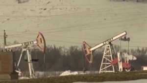 Υποχώρησαν οι τιμές του πετρελαίου, αλλά το Brent παραμένει πάνω από τα 100 δολάρια το βαρέλι