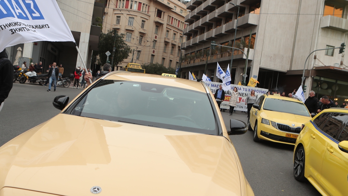 Χωρίς ταξί και σήμερα Αττική και Θεσσαλονίκη – Συνεχίζεται η απεργία διαρκείας