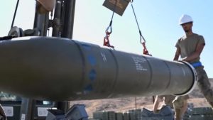 Δείτε τις διατρητικές βόμβες 2,5 τόνων με τις οποίες χτύπησαν οι ΗΠΑ ιρανικές βάσεις στα Στενά του Ορμούζ (βίντεο)