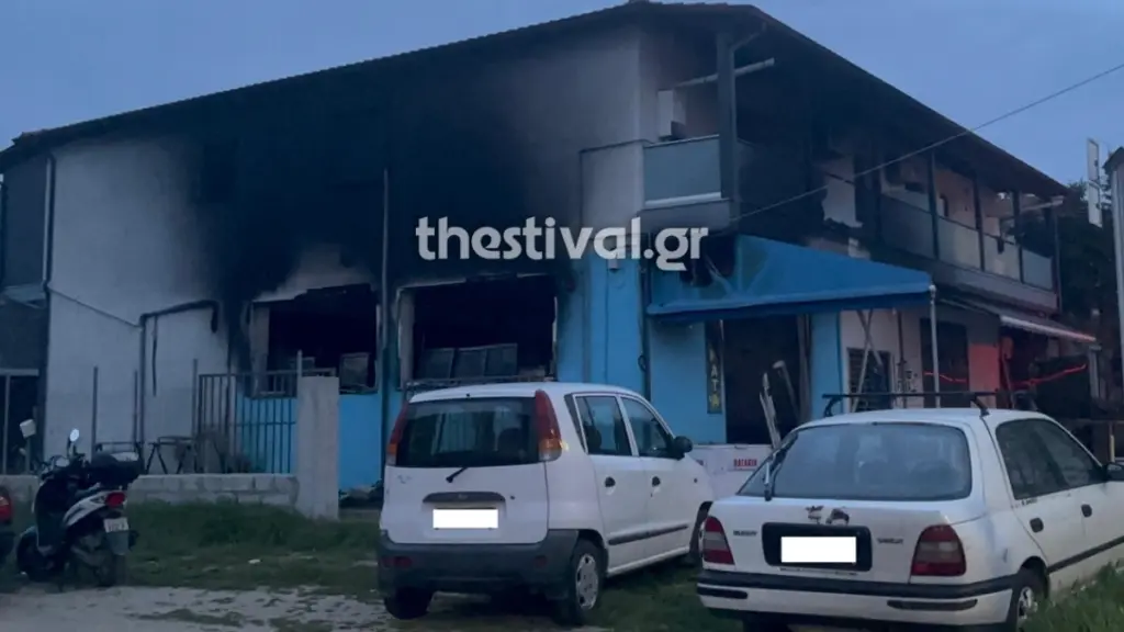 Θεσσαλονίκη: Φωτιά σε κατάστημα με είδη αλιείας – Προκλήθηκαν μεγάλες ζημιές (Φωτογραφίες)