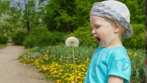 Μαζί με την Άνοιξη ήρθαν και αλλεργίες στα παιδιά – Συμπτώματα, διάγνωση και θεραπεία
