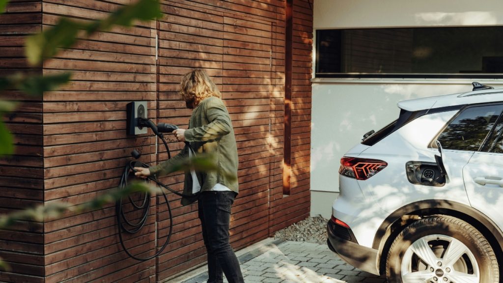 Τα ηλεκτρικά οχήματα επέτρεψαν να εξοικονομηθούν 1,7 εκατ. βαρέλια πετρελαίου την ημέρα το 2025