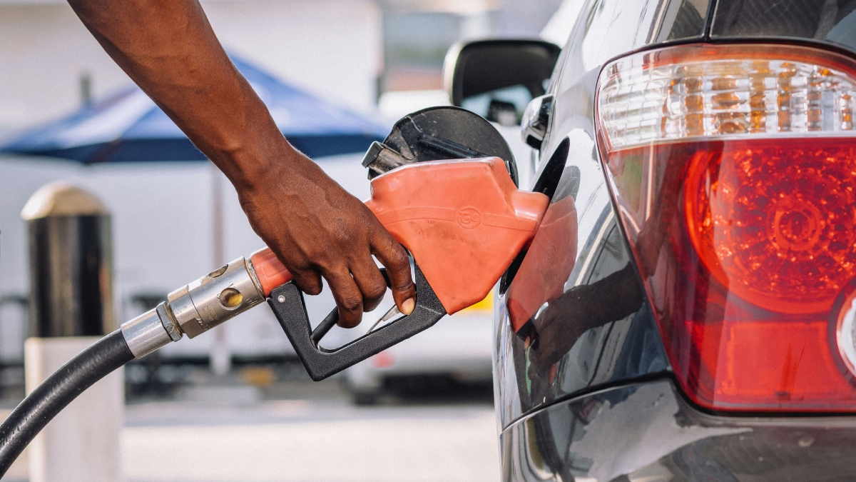 Οι κάτοχοι βενζινοκίνητων οχημάτων πλήττονται περισσότερο από τις αυξήσεις