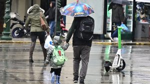 Καιρός σήμερα: Βροχές, καταιγίδες και αφρικανική σκόνη – Ισχυροί άνεμοι στα πελάγη