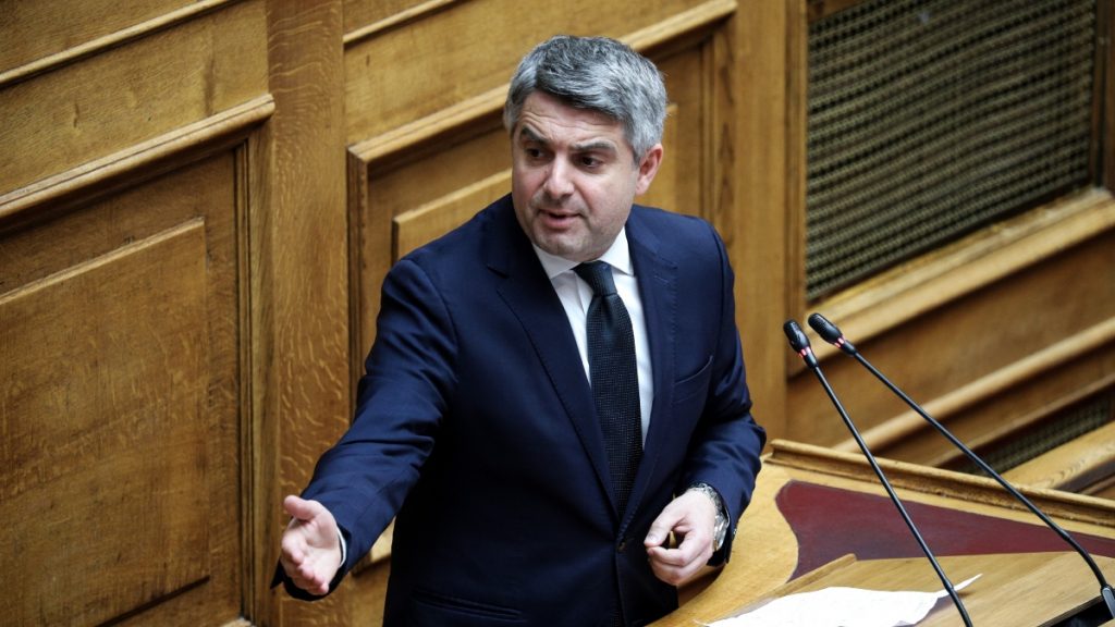 Οδυσσέας Κωνσταντινόπουλος: LIVE η τελευταία ομιλία του στη Βουλή – Παραδίδει την έδρα του