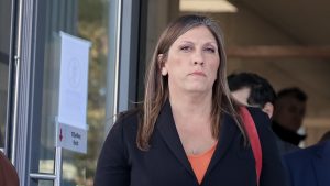 Κωνσταντοπούλου: Ανέβασε μεταμεσονύχτιο βίντεο από το Δικαστικό Μέγαρο Λάρισας με αιχμές κατά δικαστών