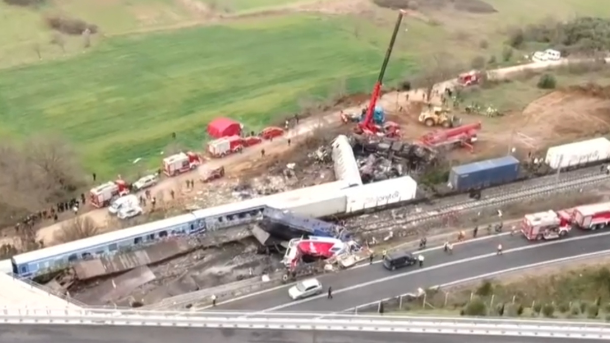 Τέμπη: Αρχίζει τη Δευτέρα 23/3 η δίκη για το πολύνεκρο δυστύχημα – Στο εδώλιο 36 κατηγορούμενοι