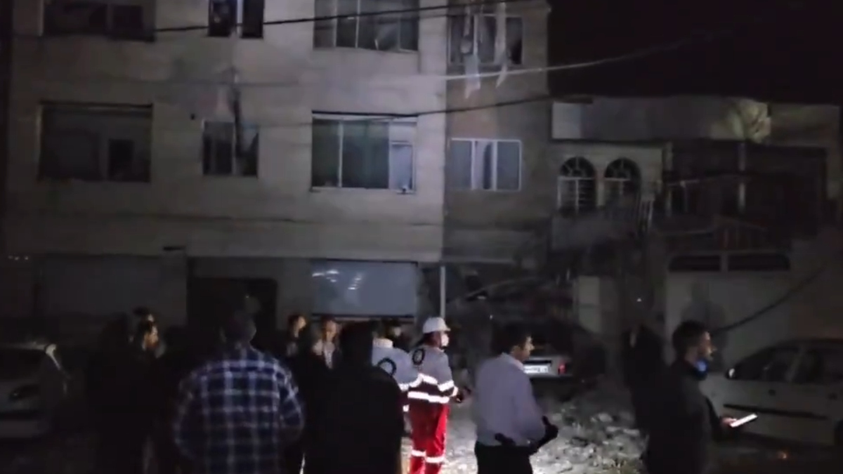 Νέο κύμα επιθέσεων σε Ισραήλ και Ιράν – “Ειρήνη δια της ισχύος” λέει ο Τραμπ, απειλούν τις ενεργειακές υποδομές οι Φρουροί της Επανάστασης