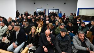 Άρχισε η δίκη για τα Τέμπη: Απαγορεύτηκε η ζωντανή μετάδοση – Ένταση με συγγενείς θυμάτων (Εικόνες)