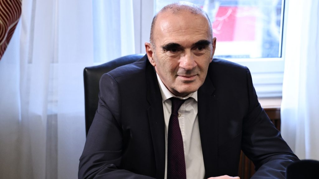 Δίκη για τα Τέμπη – Κουτσόλαμπρος: “Καλώ όλους τους δικηγόρους να σταθούν στο ύψος των περιστάσεων”