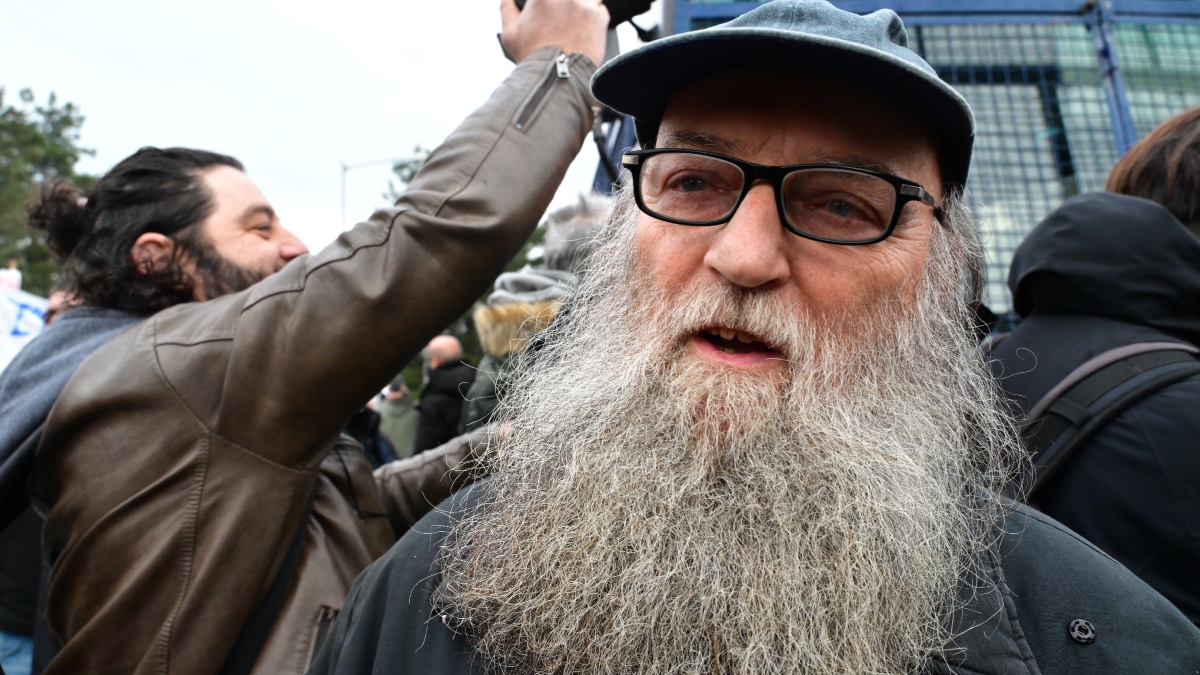 Δίκη για τα Τέμπη – Χούπας: “Κάποιος αν κούναγε λίγο το χεράκι του το παιδί μου δε θα ήταν κάτω από το μάρμαρο”