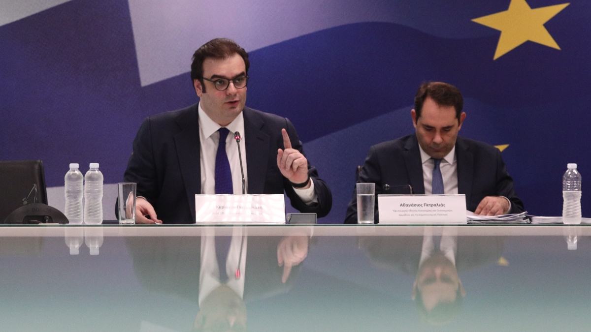 Τα 8 μέτρα της κυβέρνησης: Στα 300 ευρώ η ενίσχυση για τους συνταξιούχους κάθε Νοέμβριο – Επεκτείνονται τα κριτήρια για ενοικιαστές και οφειλέτες