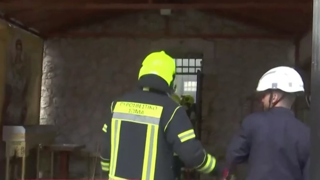 Φωτιά σε εκκλησία και αποθήκη στη Λιοσίων – Ήταν η κρυψώνα ναρκωτικών του κυκλώματος με τους παλαιοημερολογίτες ιερείς