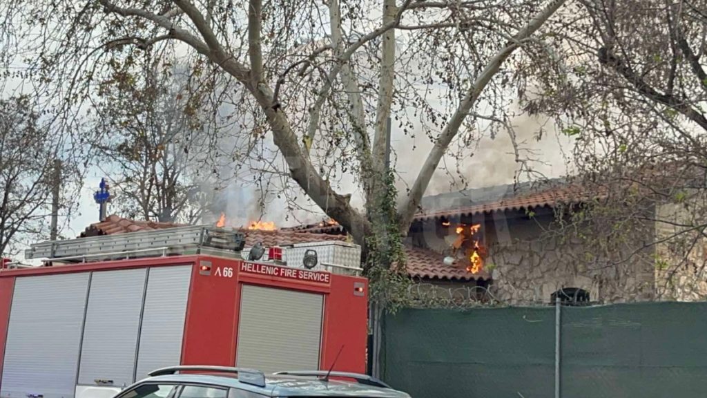 Φωτιά σε εκκλησία και αποθήκη στη Λιοσίων – Ήταν η κρυψώνα ναρκωτικών του κυκλώματος με τους παλαιοημερολογίτες ιερείς