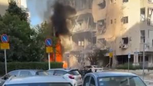 Αδιάκοπες πυραυλικές επιθέσεις του Ιράν κατά του Ισραήλ, τραυματίες και ζημιές σε κτίρια – Βομβαρδισμοί των IDF στον Λίβανο