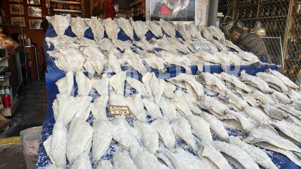25η Μαρτίου: Κατά 3 ευρώ ακριβότερος φέτος ο μπακαλιάρος – Γιατί είναι “παγίδα” οι χαμηλές τιμές