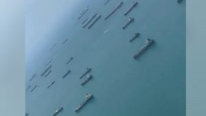 Το Στενό του Ορμούζ ως ένα τεράστιο… πλωτό πάρκινγκ – Εκατοντάδες πλοία σε αναμονή (βίντεο)