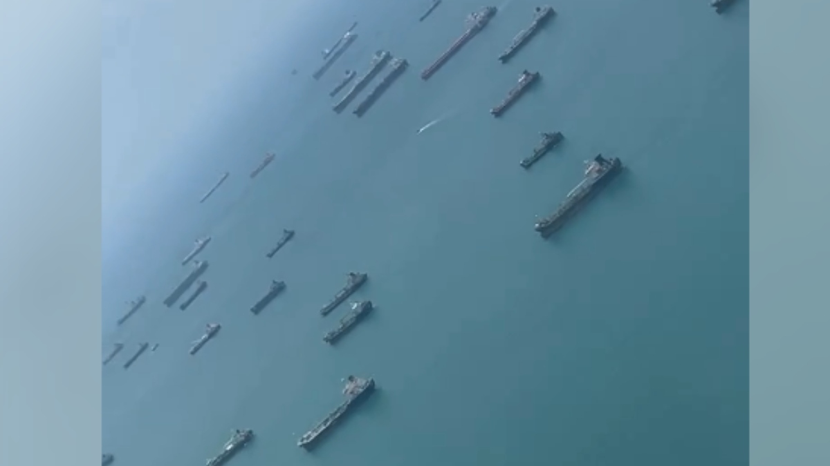 Το Στενό του Ορμούζ ως ένα τεράστιο… πλωτό πάρκινγκ – Εκατοντάδες πλοία σε αναμονή (βίντεο)